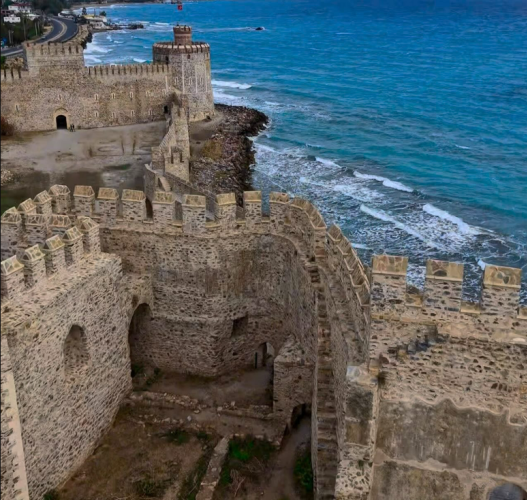 Anamur'a yolu düşen herkesin mutlaka görmesi gereken bu tarihi miras, hem doğa ile iç içe bir keşif hem de geçmişin izlerini sürme fırsatı sunuyor.