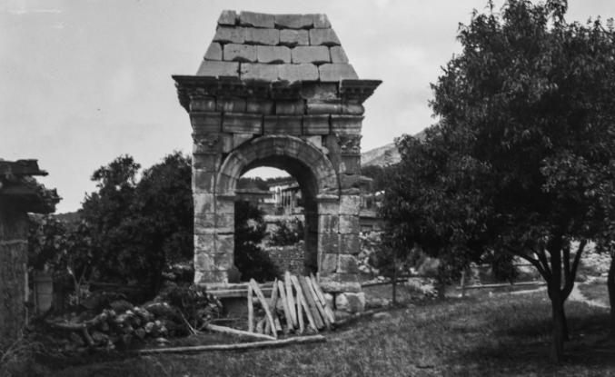 Aydıncık'ın Gizemli Simgesi: 1500 Yıllık Dört Ayak Anıt Mezarı ve Efsanesi